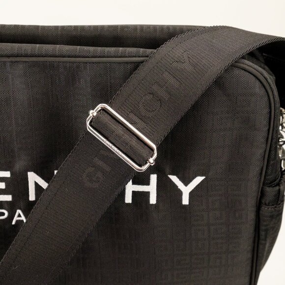 Givenchy 4G Logo Print Baby Travel Bag w/ Changing Pad, Black - Picture 6 of 13